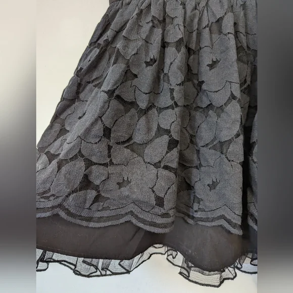 Floofy Floral Lace Dress - Picture 3 of 5